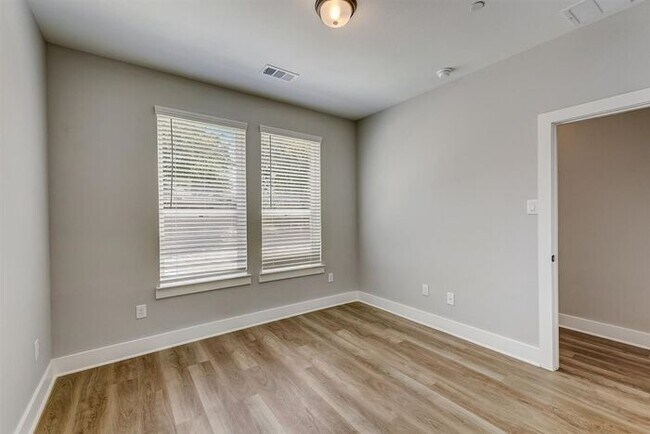 Building Photo - 3720 Florentine Dr