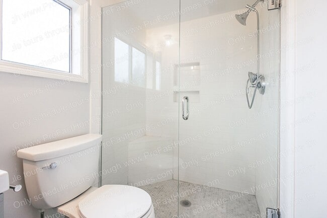 Building Photo - 3636 SE 77th Ave
