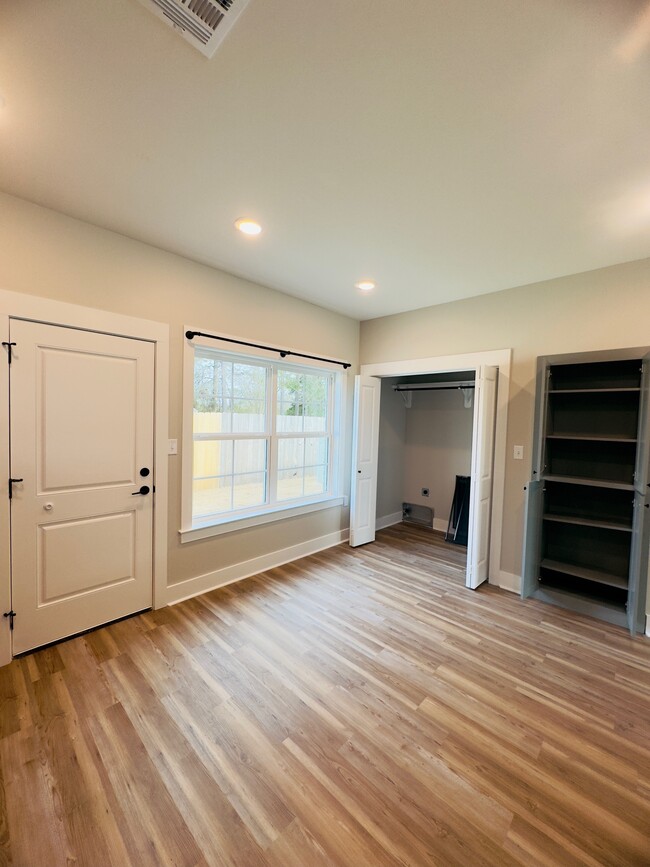 Laundry Room / Built in Pantry - 2555 Arkansas Rd