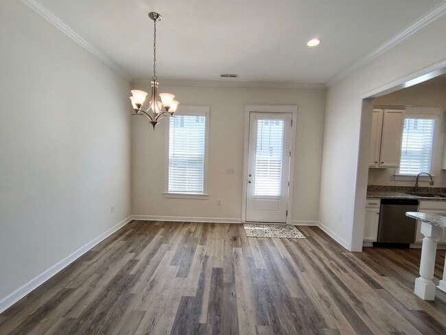 Building Photo - LUXURIOUS HIGH-END 2-story townhome in Market Common - walk to everything!