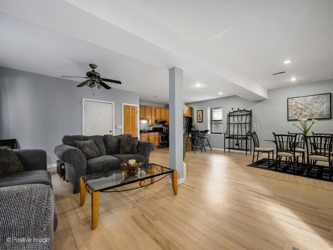 Building Photo - 4014 S Drexel Blvd