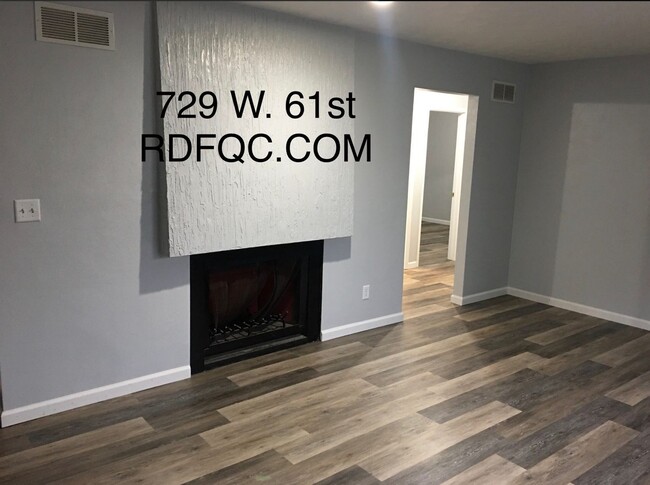 Building Photo - 729 W 61st St