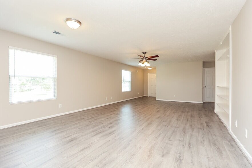 Building Photo - 2867 Park Knoll Dr