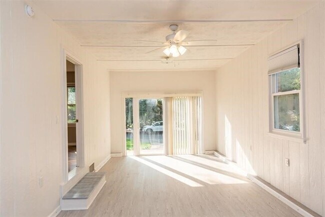 Building Photo - Rare Find... Detached Single Family Home in Purcell Park!