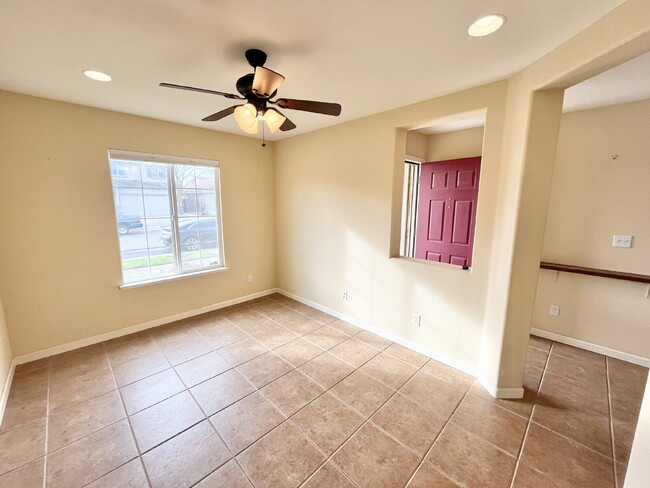 Building Photo - North Merced: $2179 3 Bedroom 2 Bathroom p...