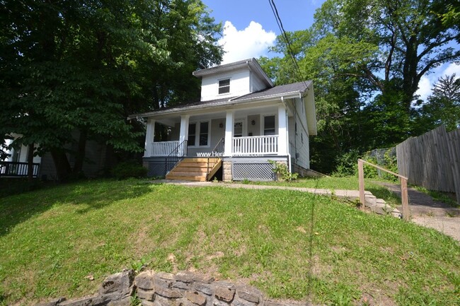 Primary Photo - Great 3 bedroom college hill house