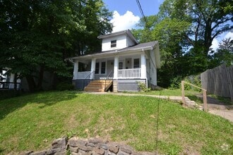 Building Photo - Great 3 bedroom college hill house