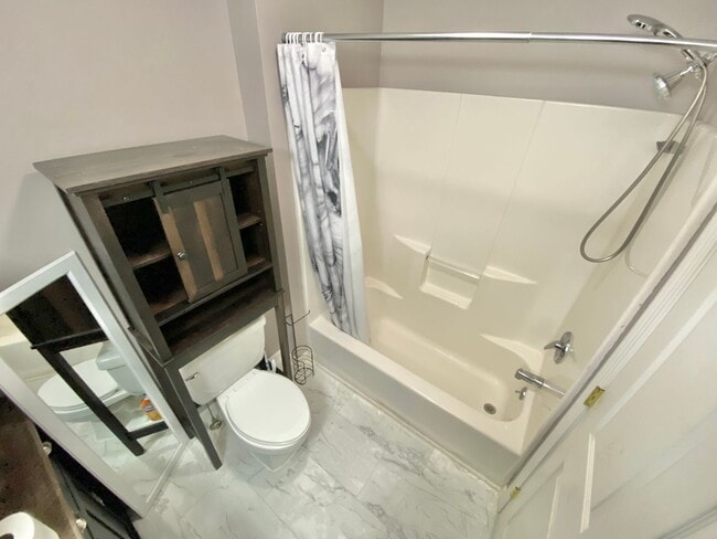 Building Photo - 1 Bedroom Apartment in Burlington VT Avail...