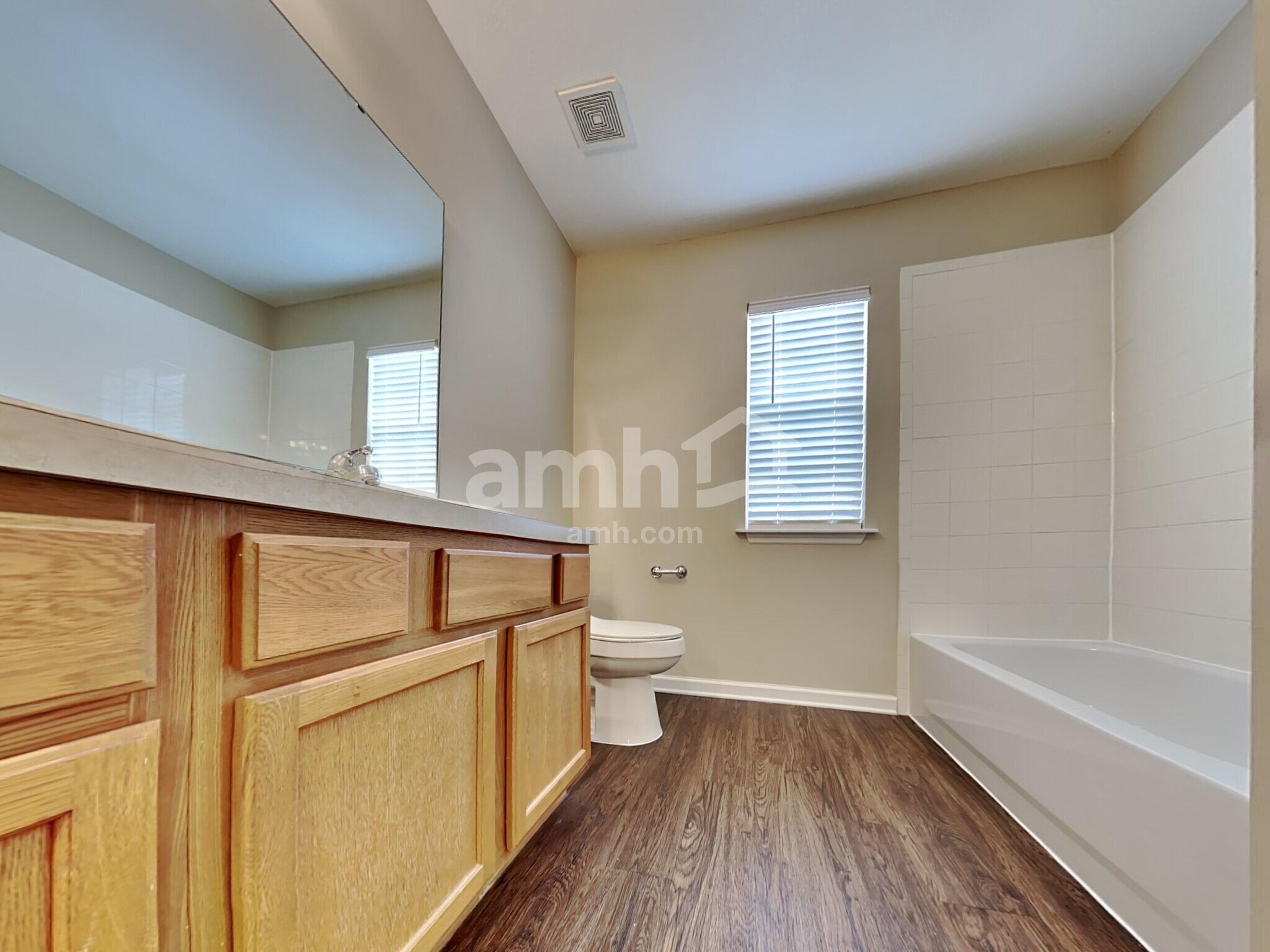 Building Photo - 304 N Hidden Tree Dr