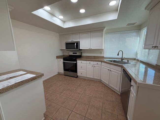 Building Photo - 800-806 S Park Hyde St