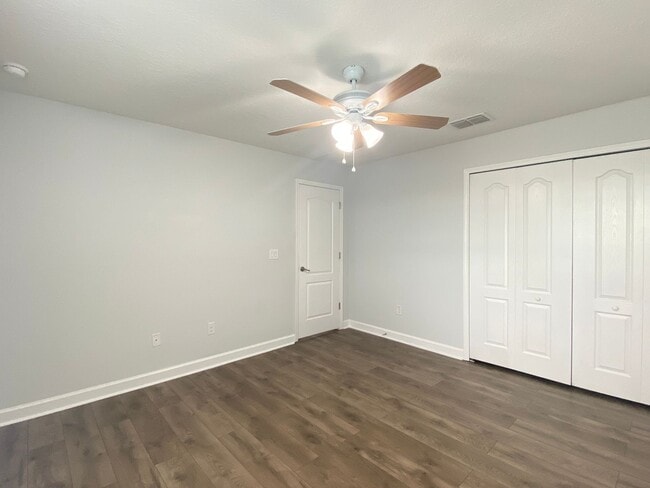 Building Photo - Spacious Waterfront 4BD/2.5BA Single Family Home in Orlando FL!