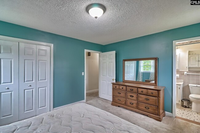Building Photo - 221 Crooked Creek Rd