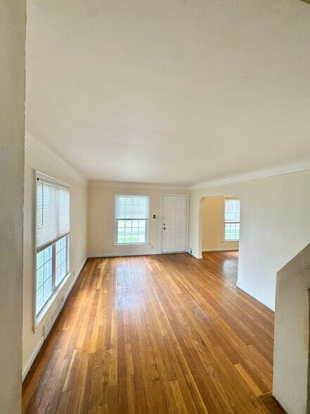 Building Photo - 4600 Chatsworth St