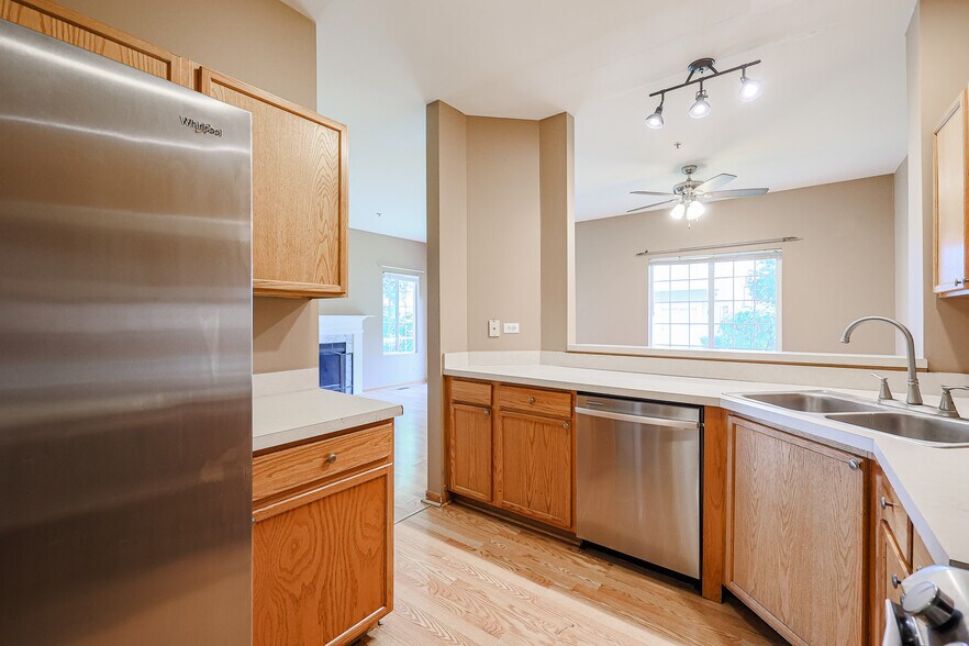 Building Photo - 607 Fox Ridge Dr