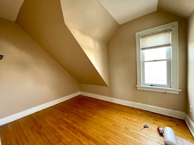 Building Photo - 3434 W Drummond Pl