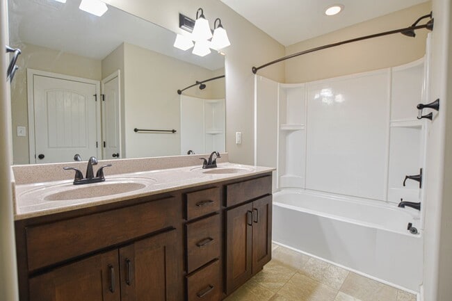 Building Photo - Pet Friendly Three Bedroom with Bonus!