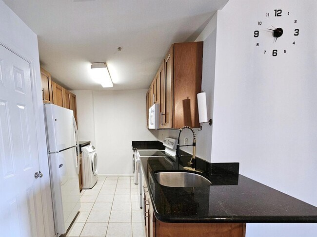 Building Photo - 2020 Greenview Shores Blvd