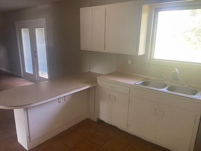 Building Photo - 3520 Lazy Ln