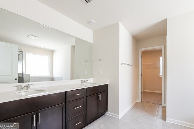Building Photo - 5808 Hackberry Ln