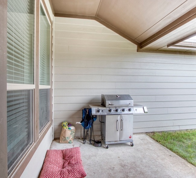 Building Photo - 2846 Hudson Dr