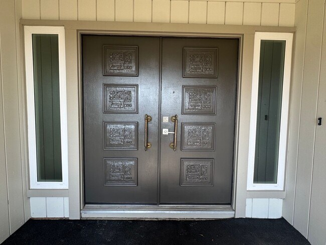 Building Photo - VAILABLE NOW! G O R G E O U S Single Story 3 Bed 2 Bath with Pool