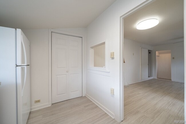 Building Photo - $1425 Beautiful Studio in Manoa 2646A Oahu...