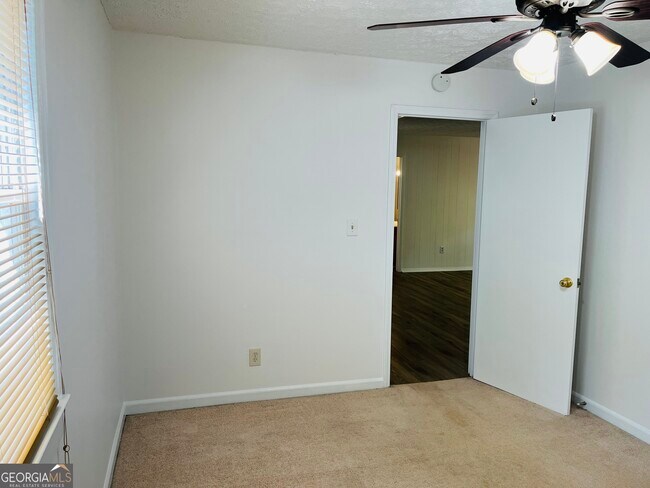 Building Photo - 2289 Roscoe Rd