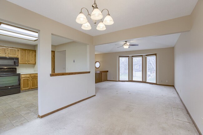 Building Photo - Millard 3 Bedroom!!