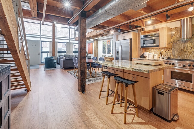 Building Photo - 650 Delancey St