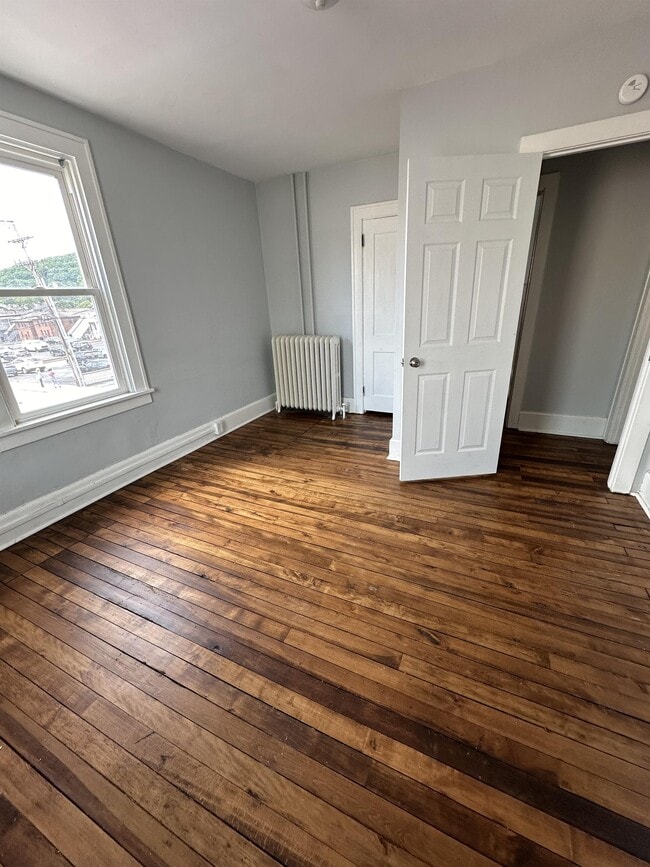 Building Photo - 906 Gompers Ave