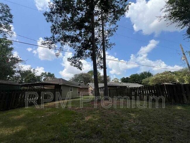 Building Photo - 13235 Country Park Ave