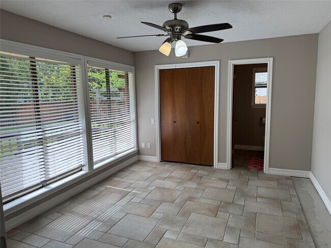 Building Photo - 3414 Wooddale Ln