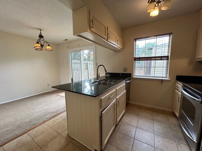 Building Photo - ? Move-In Ready 3BR Townhome | Ask About O...