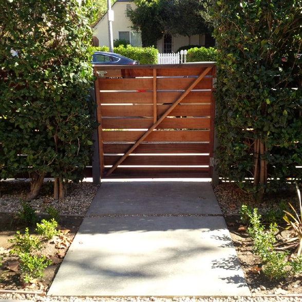 Building Photo - 809 N Las Palmas Ave