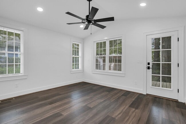 Building Photo - 109 Augusta St