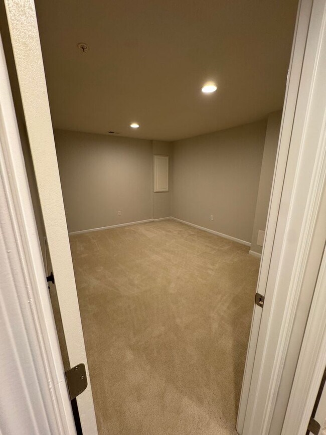 Building Photo - Beautiful 3 Bedroom 3.5 Bath in Sewickley, PA!