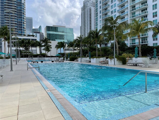 Building Photo - 950 Brickell Bay Dr