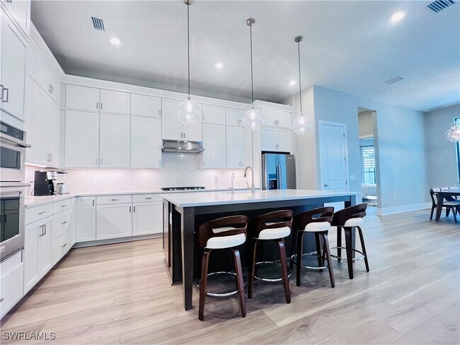 Building Photo - 9124 Raintree St