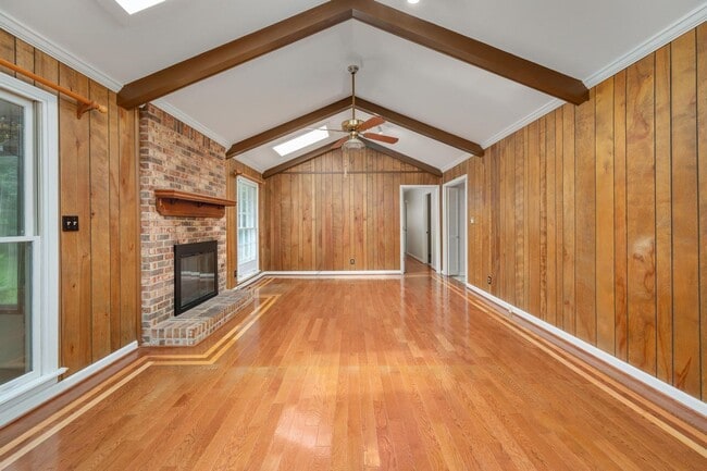 Building Photo - Beautiful Brick Ranch Home in Franklin