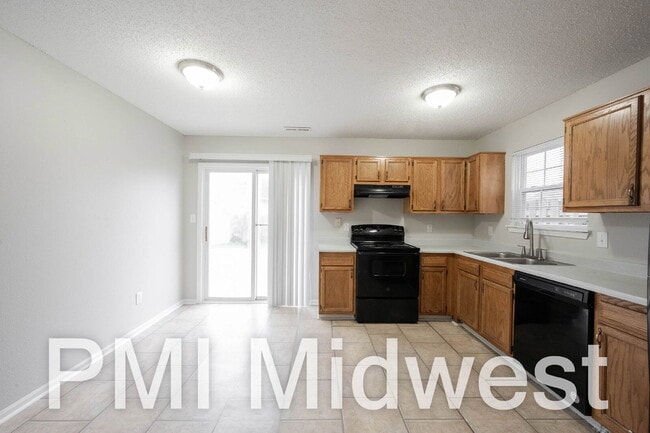 Building Photo - "Charming 4-Bed Family Home with Spacious Layout in Indianapolis!"
