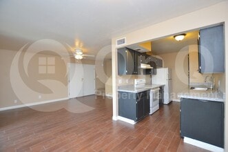 Building Photo - 6052 W Golden Ln
