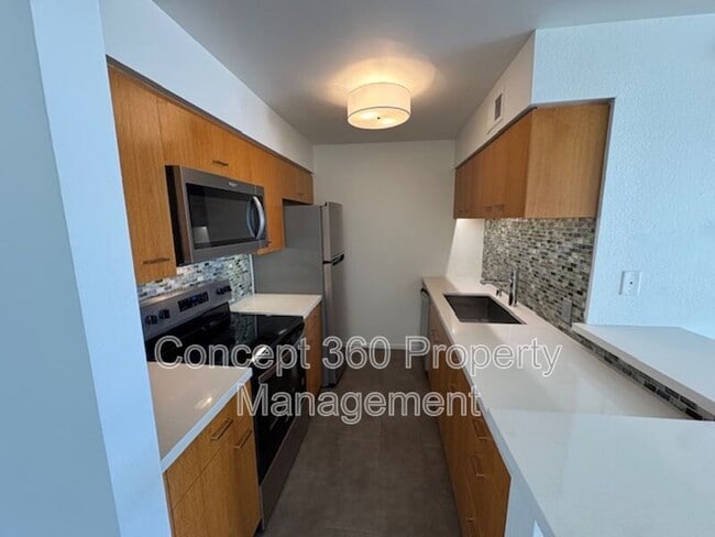 Building Photo - 1140 E Ocean Blvd