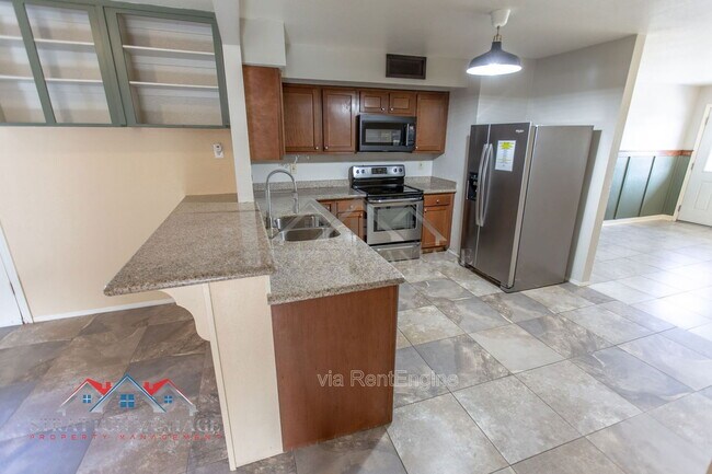 Building Photo - 1314 S 78th St