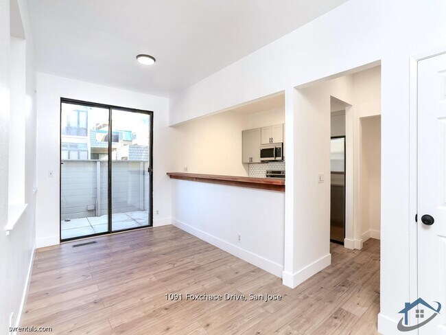 Building Photo - 1091 Foxchase Dr