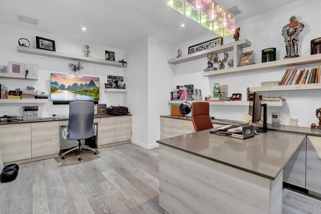 Building Photo - 5789 Hamilton Way