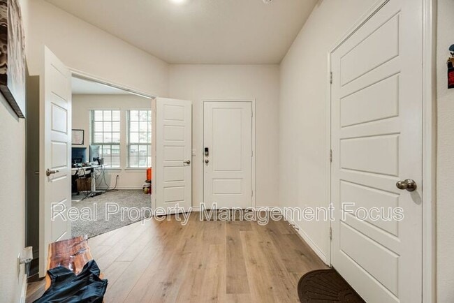 Building Photo - 7205 Bledington Ln
