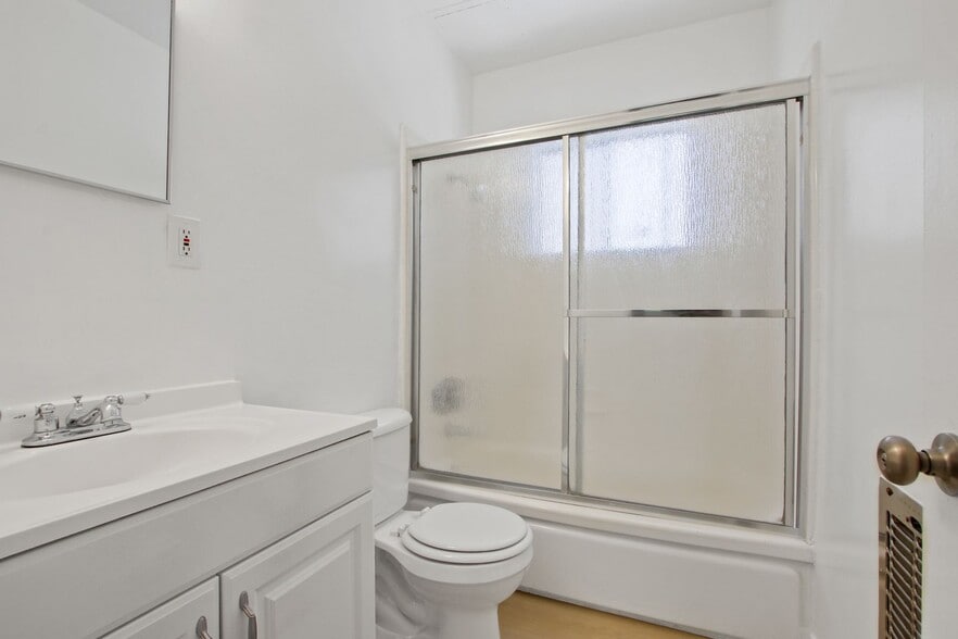 Building Photo - 1437 Brockton Ave