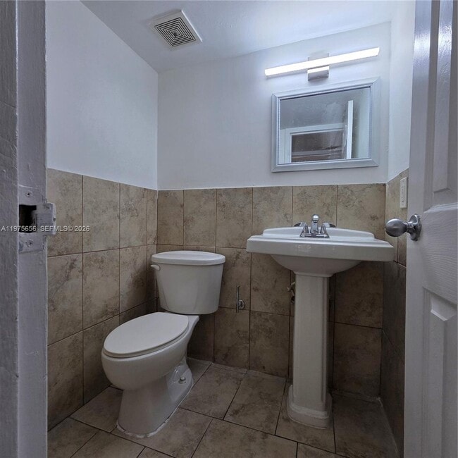 Building Photo - 1800 Sans Souci Blvd