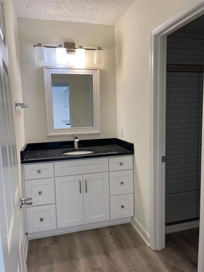 Building Photo - 509 11th St