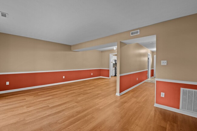 Building Photo - Beautifully Remodeled 3-Bedroom Townhouse ...